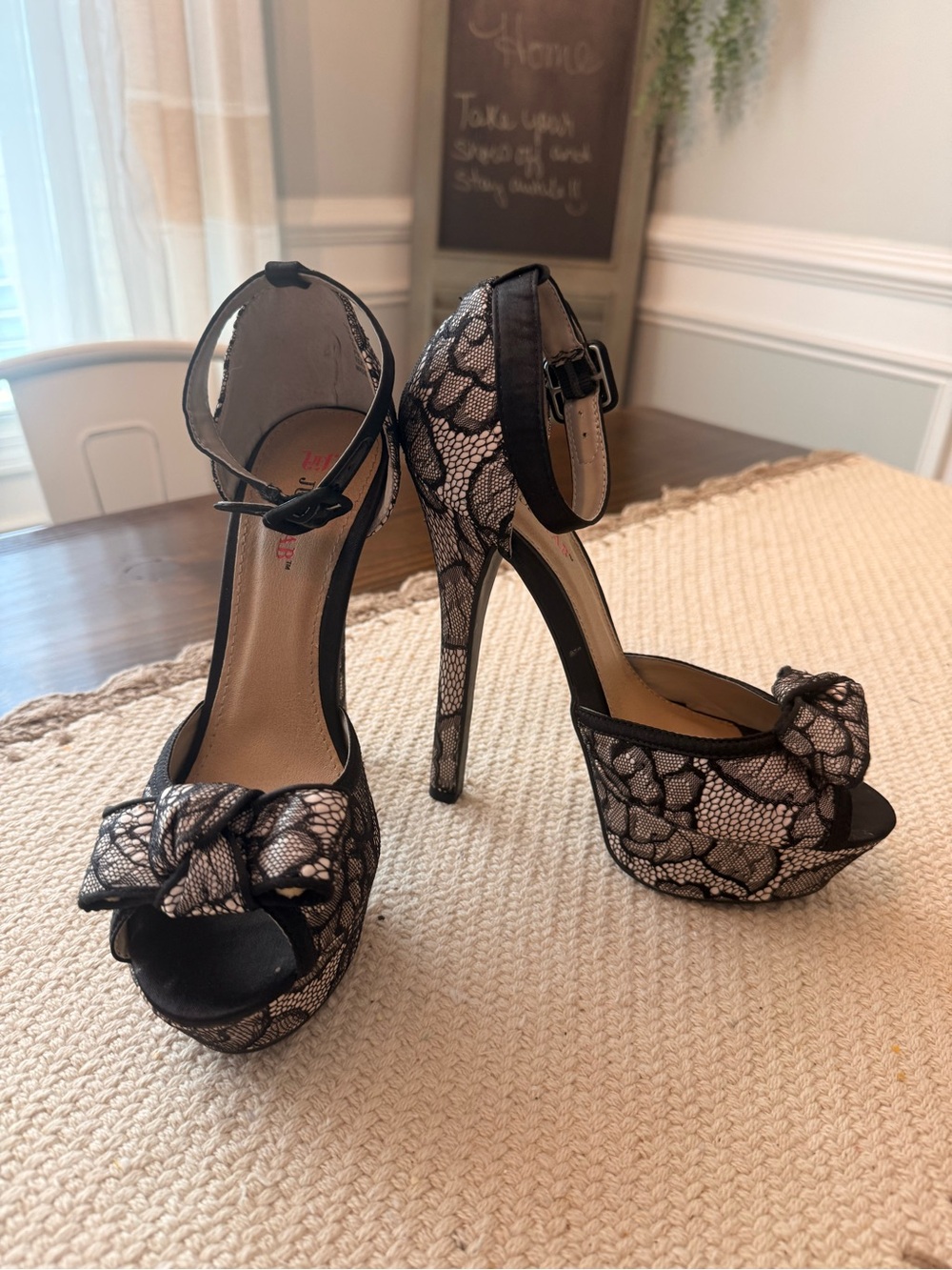 JustFab black lace platform stiletto heels w/ bow detail at the peep toe Sz 7.5